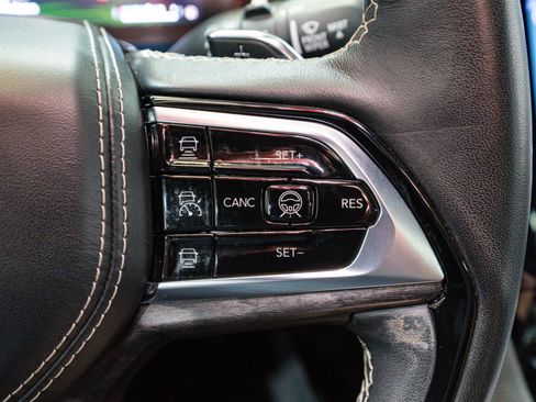 Used 2023 Jeep Grand Cherokee Overland w/ Advanced Protech Group III image 31