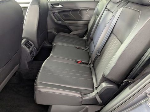 Used 2024 Volkswagen Tiguan SE image 28