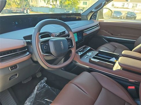 New 2026 Lincoln Navigator Reserve AWD/4WD image 17