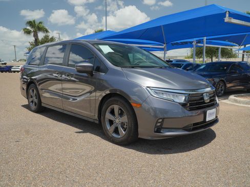 Used 2024 Honda Odyssey EX image 3
