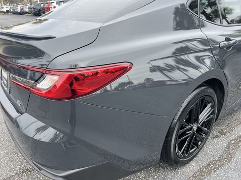 Used 2025 Toyota Camry SE w/ Convenience Package image 10