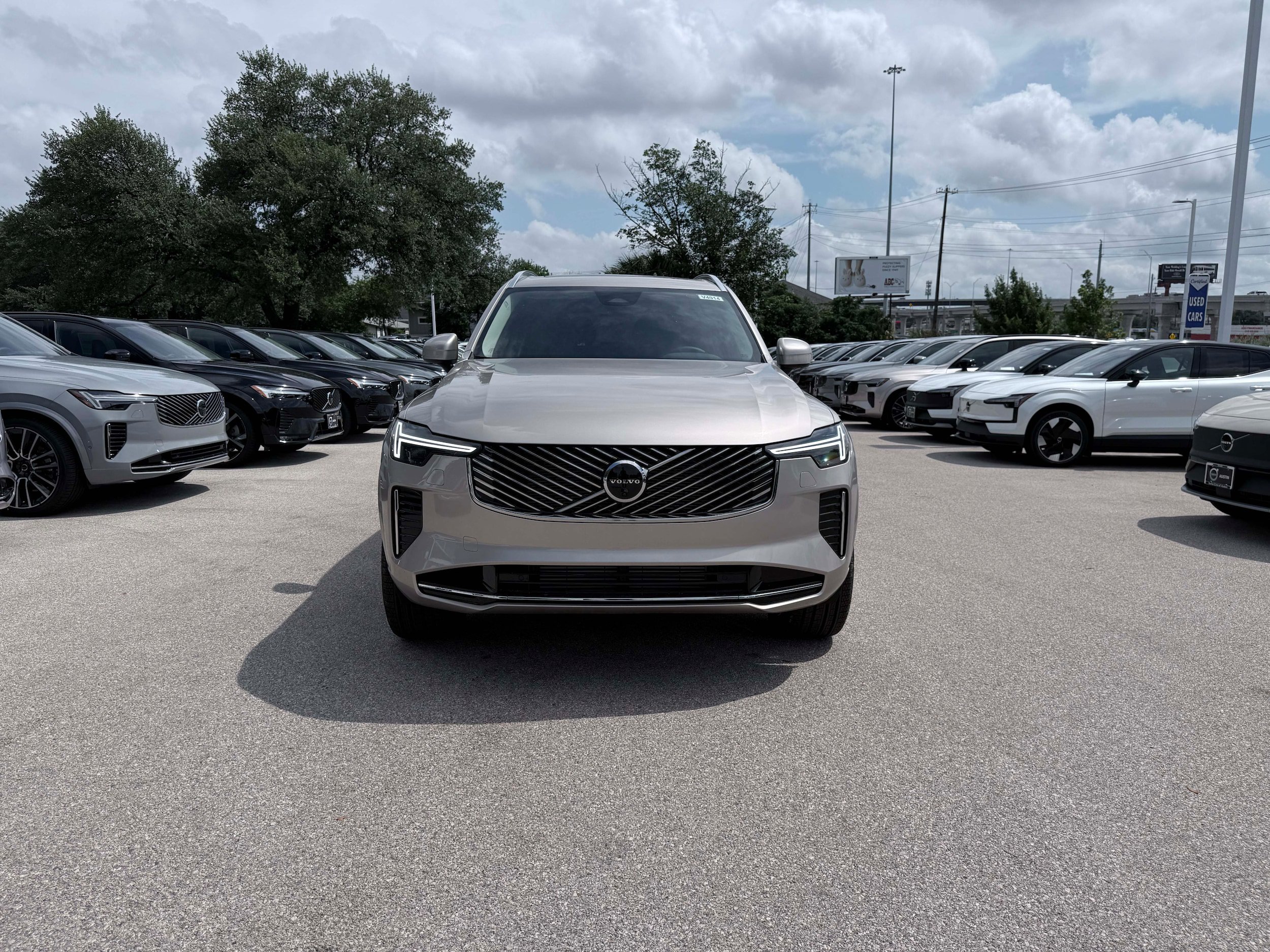 New 2026 Volvo XC90 T8 Plus AWD/4WD image 8