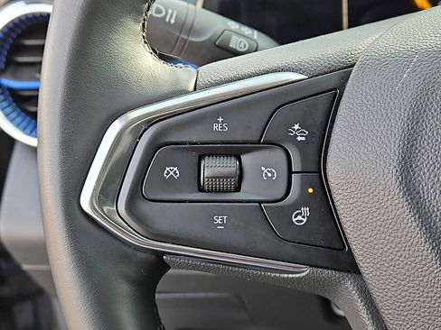 Used 2025 Chevrolet Trax LT w/ LT Convenience Package image 21