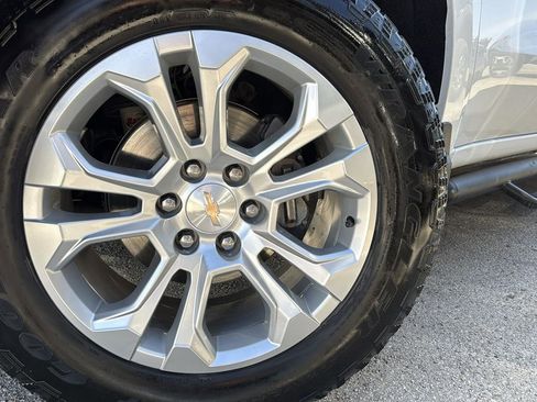 Used 2025 Chevrolet Silverado 1500 LTZ image 9