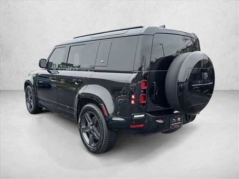 Used 2023 Land Rover Defender 110 X-Dynamic SE image 7