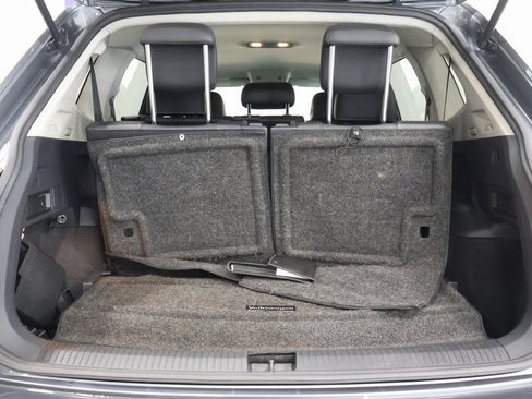 Used 2021 Volkswagen Tiguan SE image 27