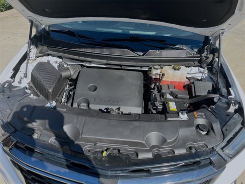 Used 2022 Chevrolet Traverse RS image 32