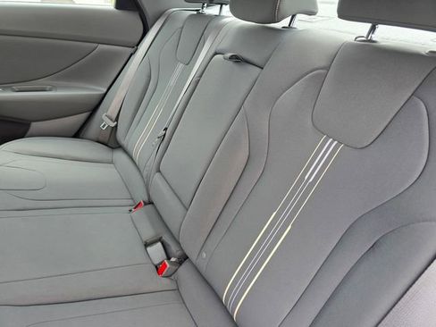 Used 2025 Hyundai Elantra SEL FWD image 21