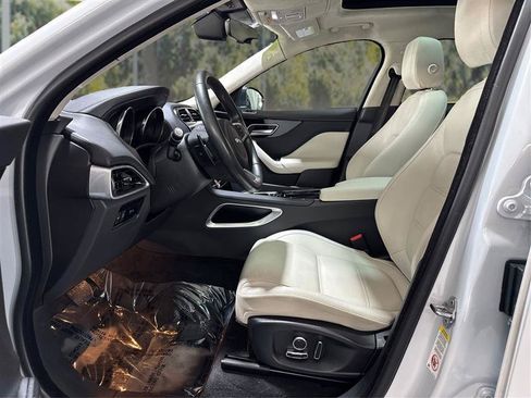 Used 2020 Jaguar F-PACE Prestige AWD/4WD image 9