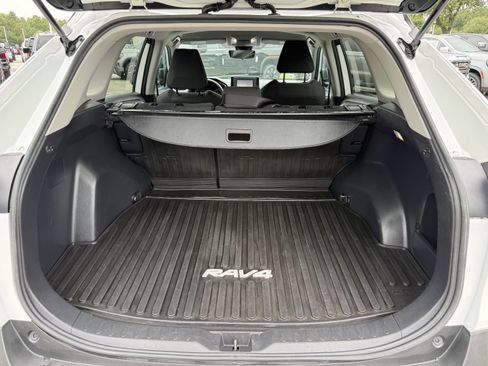 Used 2022 Toyota RAV4 LE FWD image 29