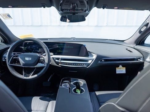 New 2025 Cadillac Lyriq Luxury image 24