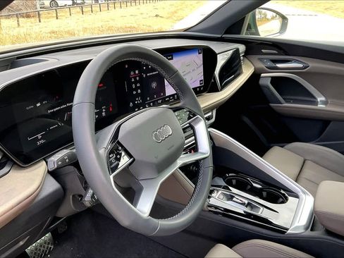 Used 2025 Audi Q5 Premium Plus w/ Premium Plus image 15