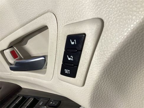 Certified 2021 Toyota Sienna Platinum image 16