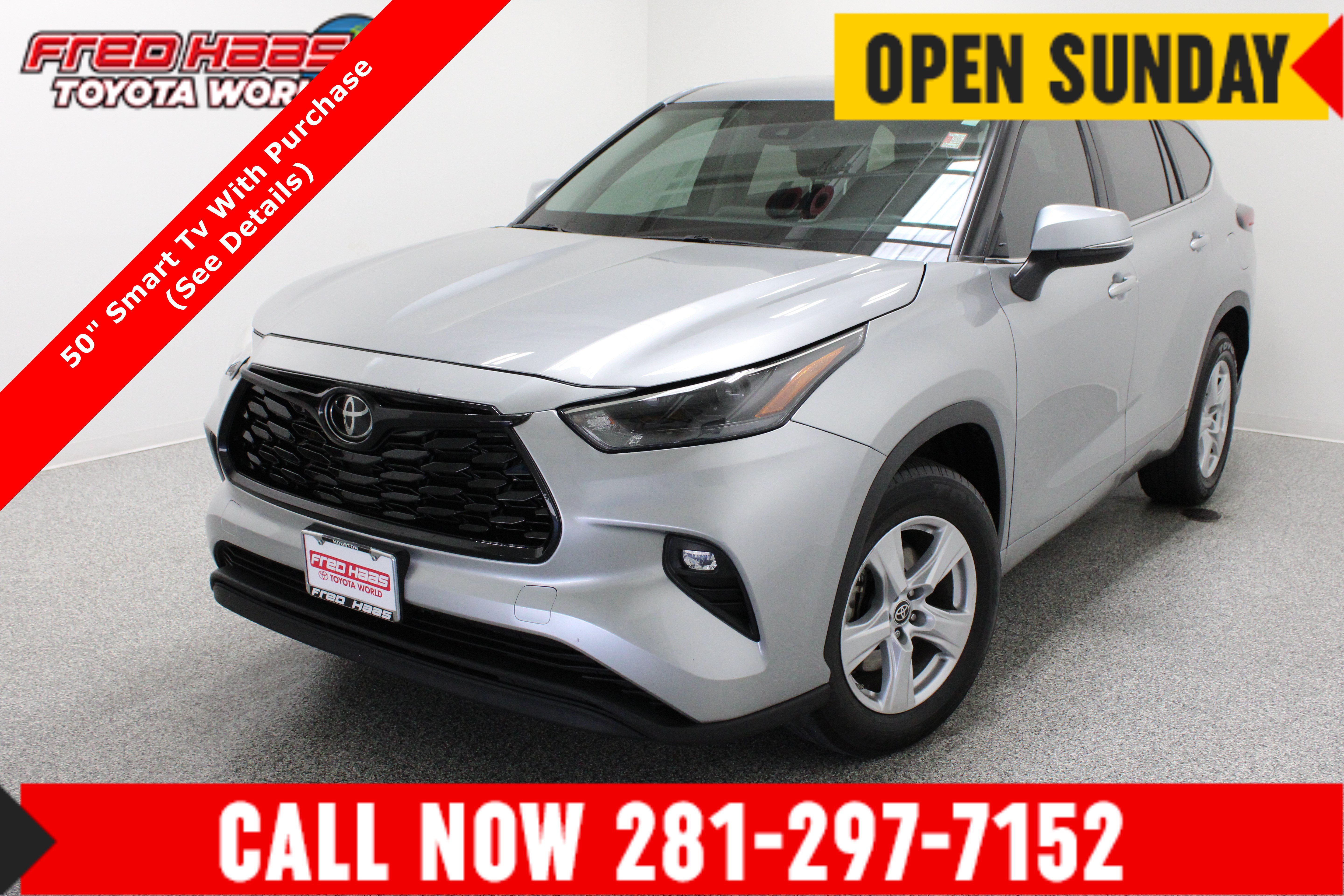 Used 2025 Toyota Highlander LE FWD image 1