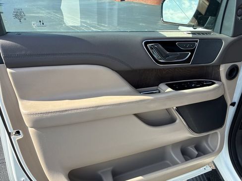 Used 2023 Lincoln Navigator 4WD image 10