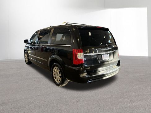 Used 2014 Chrysler Town & Country Touring image 30