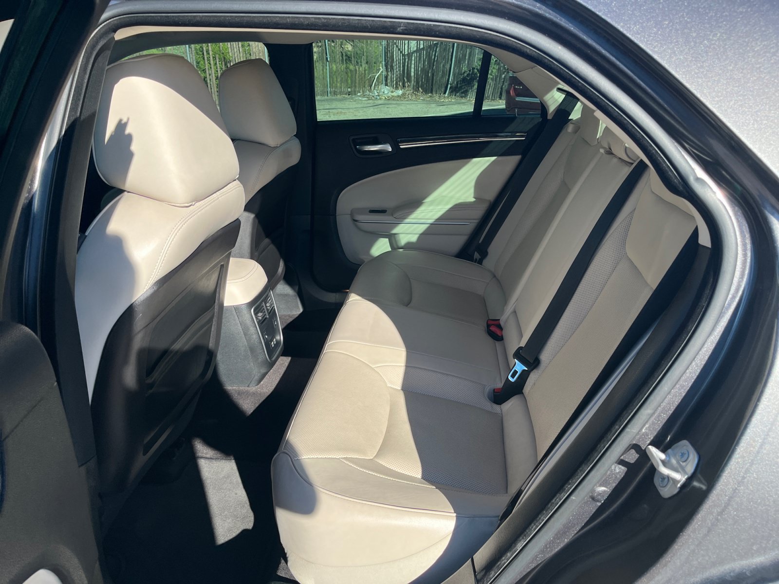 Used 2019 Chrysler 300 Limited w/ Safetytec Plus Group RWD image 28