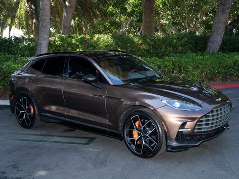 Used 2025 Aston Martin DBX 707 image 1