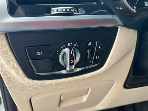 Used 2019 BMW X3 sDrive30i w/ Premium Package image 18