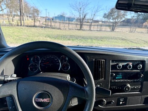 Used 2019 GMC Savana 2500 w/ Driver Convenience Package image 21