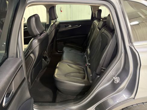 Used 2022 Lincoln Nautilus FWD w/ Premium Package image 24