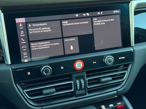 Used 2025 Porsche Macan image 19