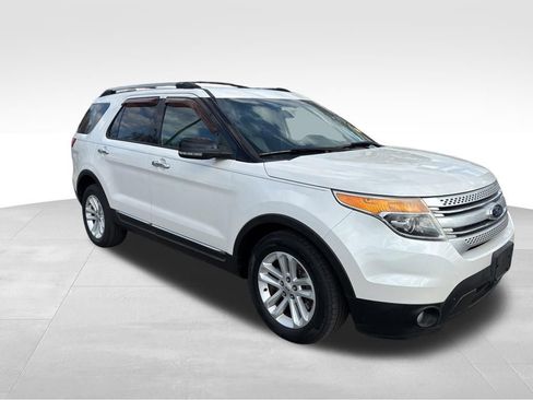 Used 2014 Ford Explorer XLT w/ Equipment Group 202A image 8