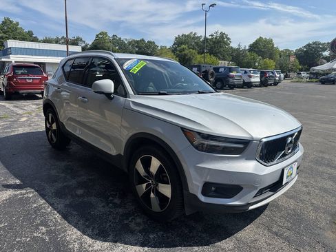 Used 2020 Volvo XC40 T5 Momentum w/ Protection Package Premier AWD/4WD image 4