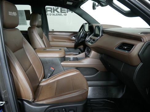 Used 2021 Chevrolet Tahoe High Country w/ Premium Package AWD/4WD image 18