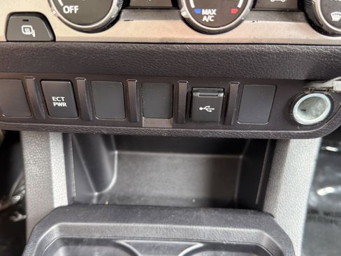 Used 2022 Toyota Tacoma SR5 RWD image 48