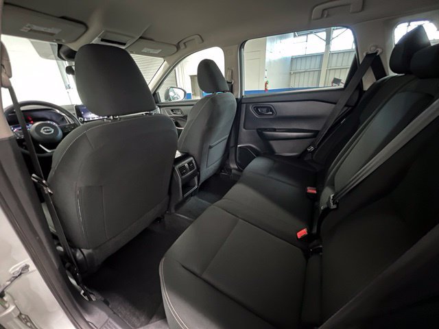 Used 2024 Nissan Rogue S FWD image 15