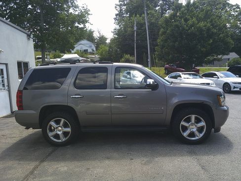 Used 2008 Chevrolet Tahoe LTZ w/ LTZ Preferred Equipment Group AWD/4WD image 4