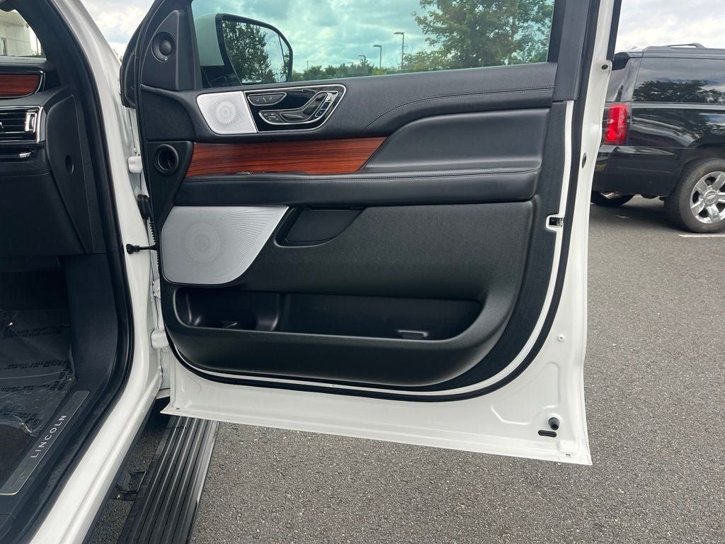 Certified 2024 Lincoln Navigator L Reserve AWD/4WD image 25