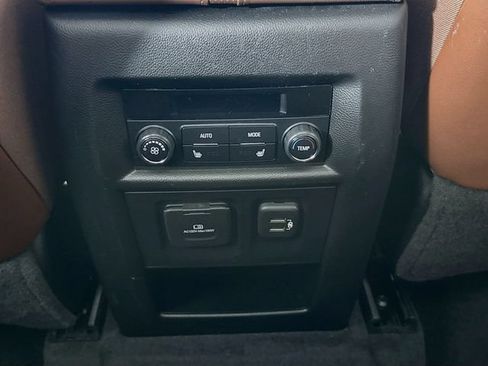 Used 2019 Chevrolet Traverse High Country AWD/4WD image 27