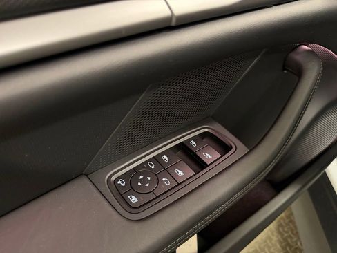 Used 2025 Porsche Taycan 4 image 9