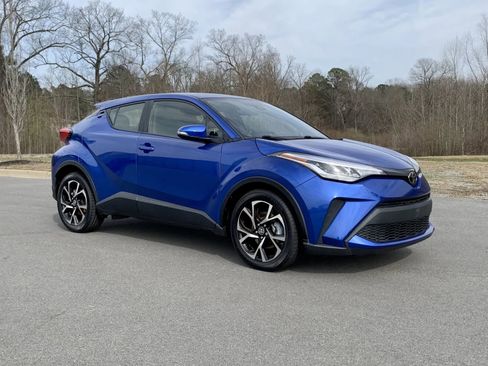 Used 2021 Toyota C-HR XLE image 1