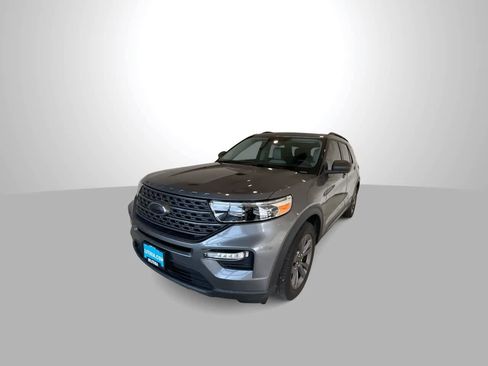 Used 2021 Ford Explorer XLT w/ Equipment Group 202A AWD/4WD image 4