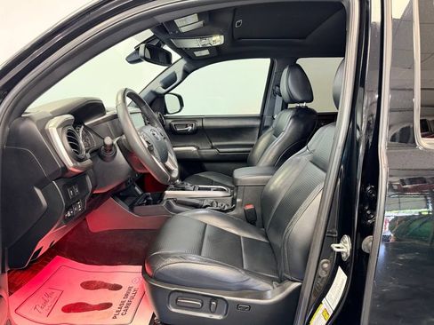 Used 2020 Toyota Tacoma Limited AWD/4WD image 2