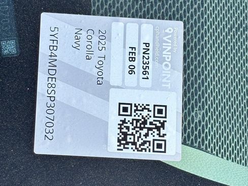 Used 2025 Toyota Corolla LE image 28