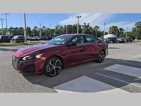 Used 2024 Nissan Altima 2.5 SR w/ SR Premium Package FWD image 22