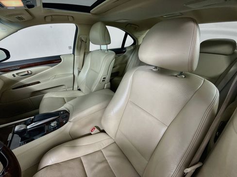 Used 2014 Lexus LS 460 AWD w/ Comfort Package image 11
