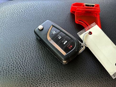 Used 2023 Toyota Camry SE image 36