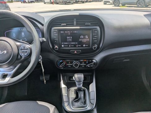 Certified 2025 Kia Soul LX w/ LX Technology Package FWD image 16