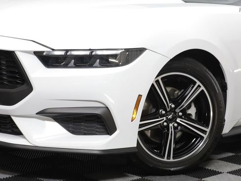 Used 2025 Ford Mustang Premium RWD image 3