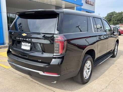 Used 2025 Chevrolet Suburban LT AWD/4WD image 3