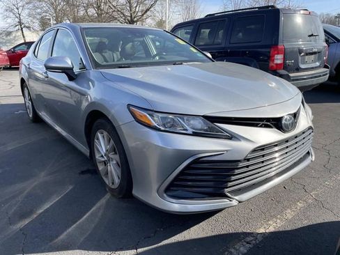 Used 2023 Toyota Camry LE image 5