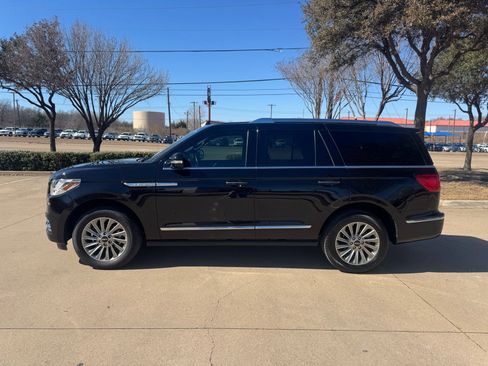 Used 2020 Lincoln Navigator 2WD image 2