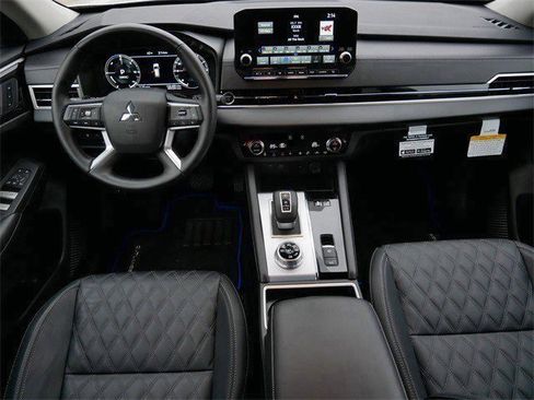 Used 2025 Mitsubishi Outlander SEL image 11
