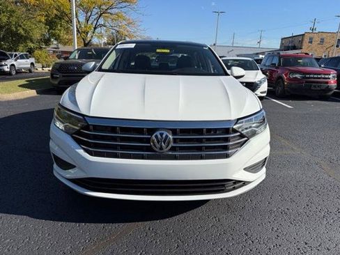 Used 2021 Volkswagen Jetta SE w/ SE Cold Weather Package image 2