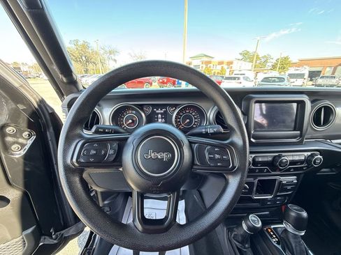 Used 2023 Jeep Gladiator Sport w/ Off Road Group image 14